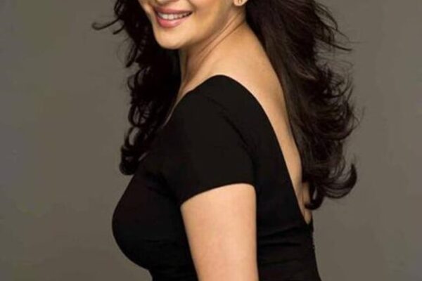 cropped-madhuri-Dixit-in-black-outfit-2.jpg