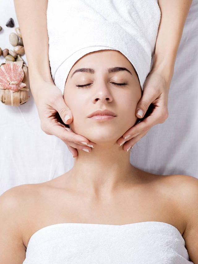 Facial Massage से चेहरे को मिलते हैं ये जबरदस्त फायदे